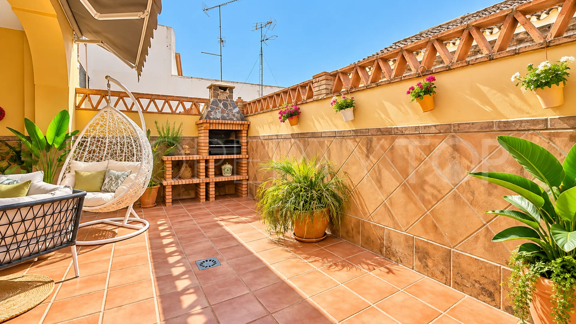 Buy Estepona Town town house with 4 bedrooms