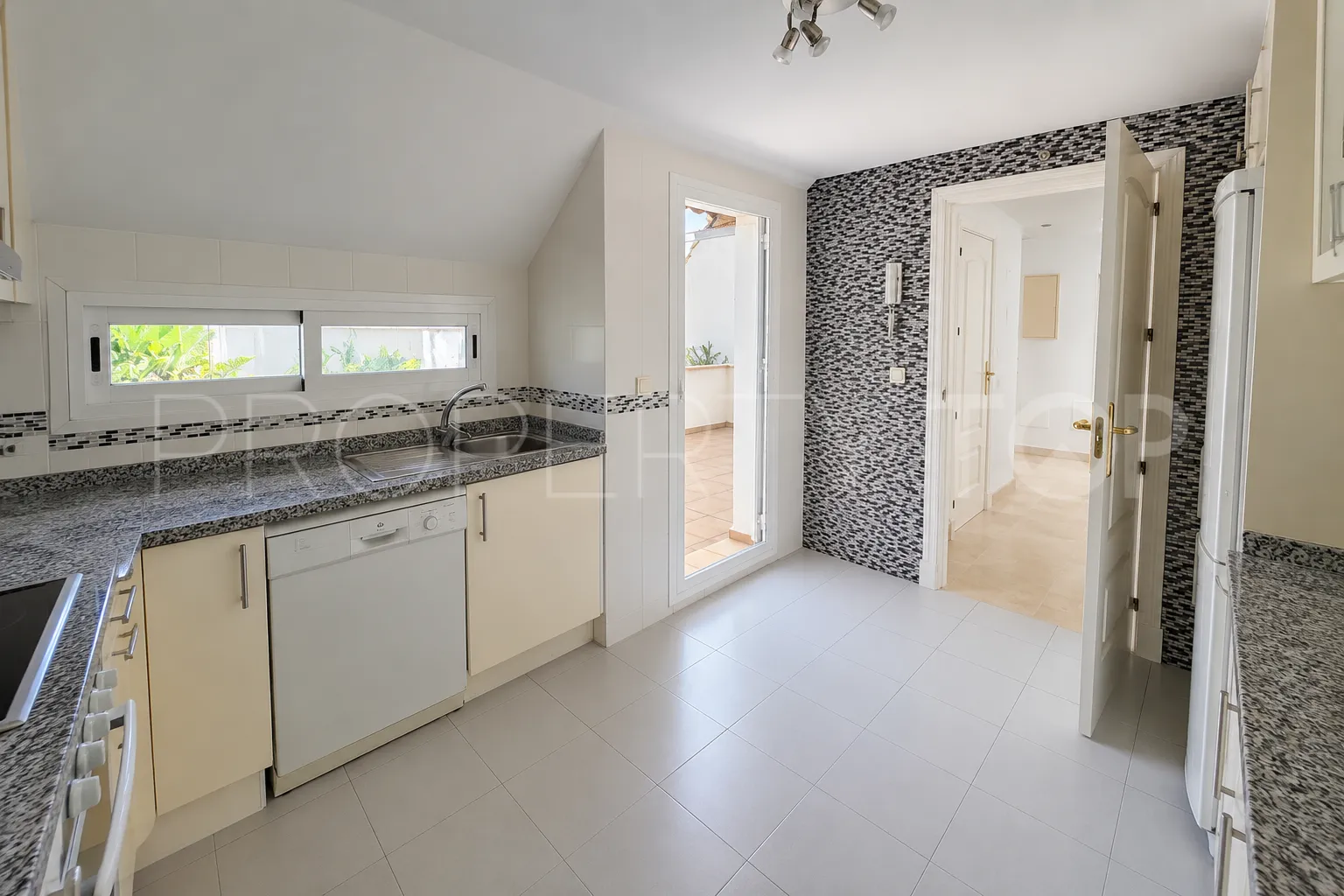 For sale Duquesa Village 2 bedrooms penthouse
