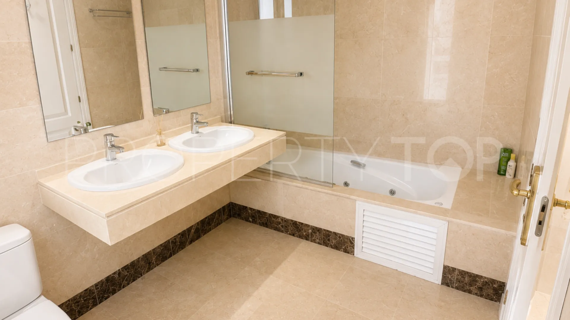 For sale Duquesa Village 2 bedrooms penthouse
