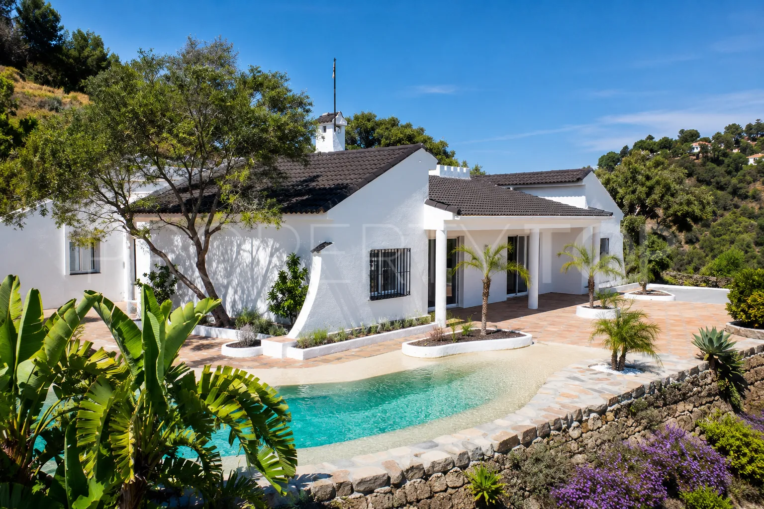 Se vende finca en Los Reales - Sierra Estepona de 5 dormitorios