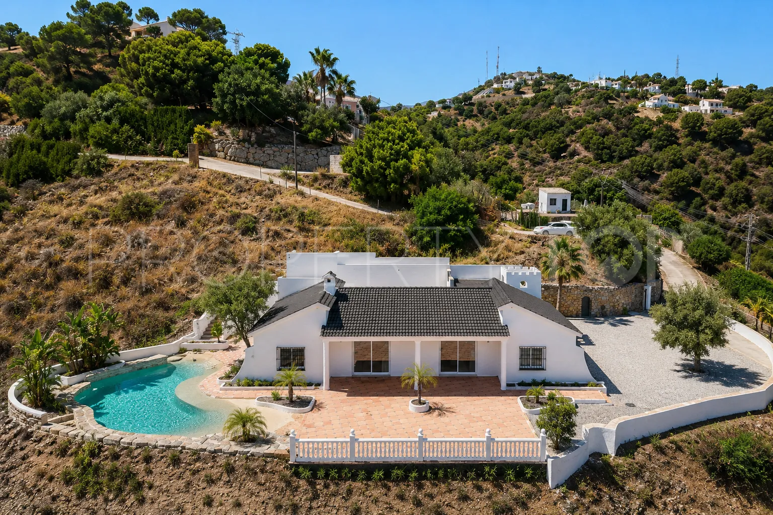 Se vende finca en Los Reales - Sierra Estepona de 5 dormitorios