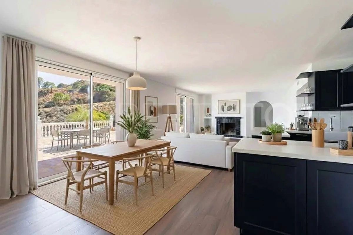 Se vende finca en Los Reales - Sierra Estepona de 5 dormitorios