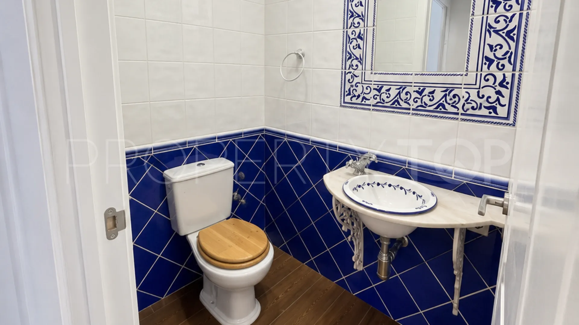 Se vende finca en Los Reales - Sierra Estepona de 5 dormitorios