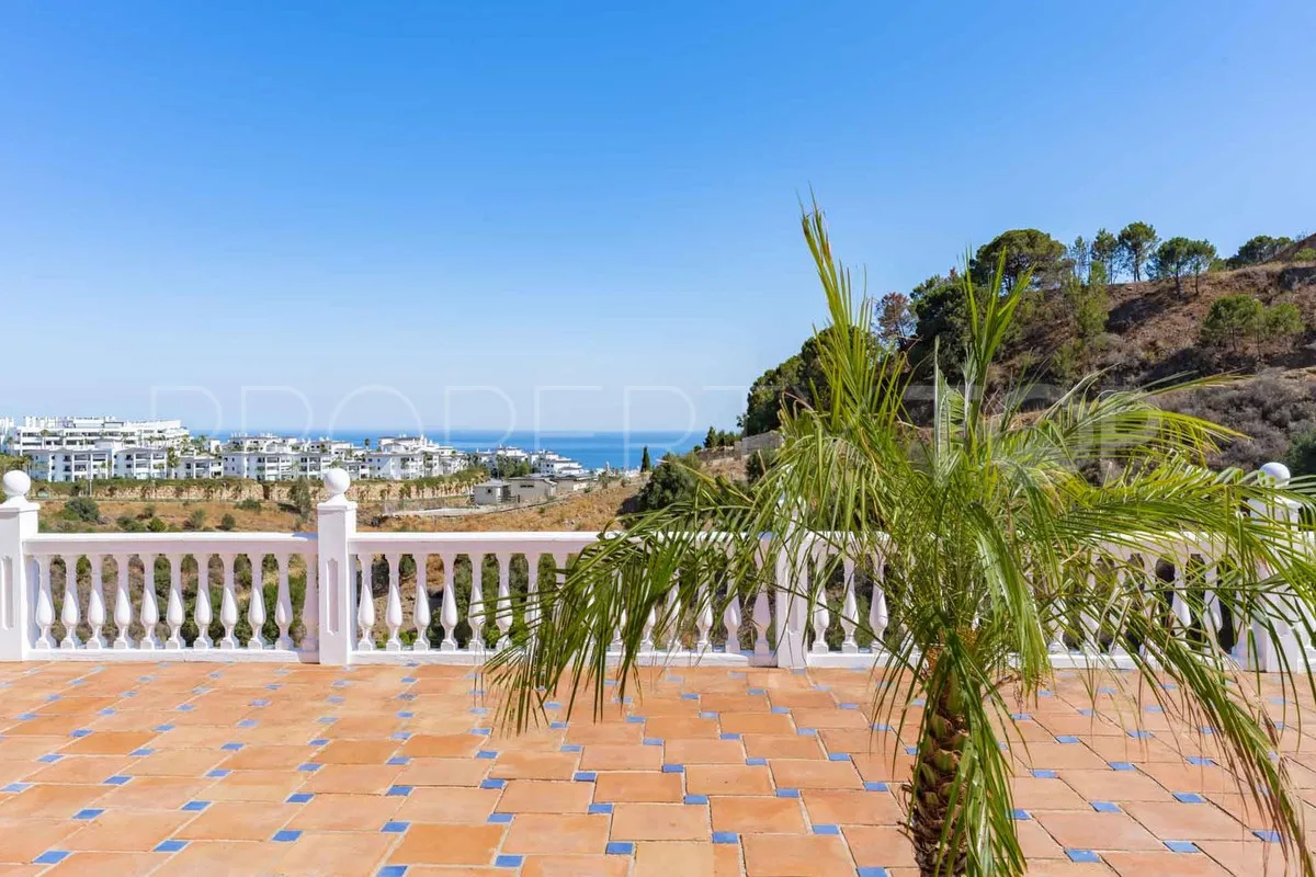 Se vende finca en Los Reales - Sierra Estepona de 5 dormitorios