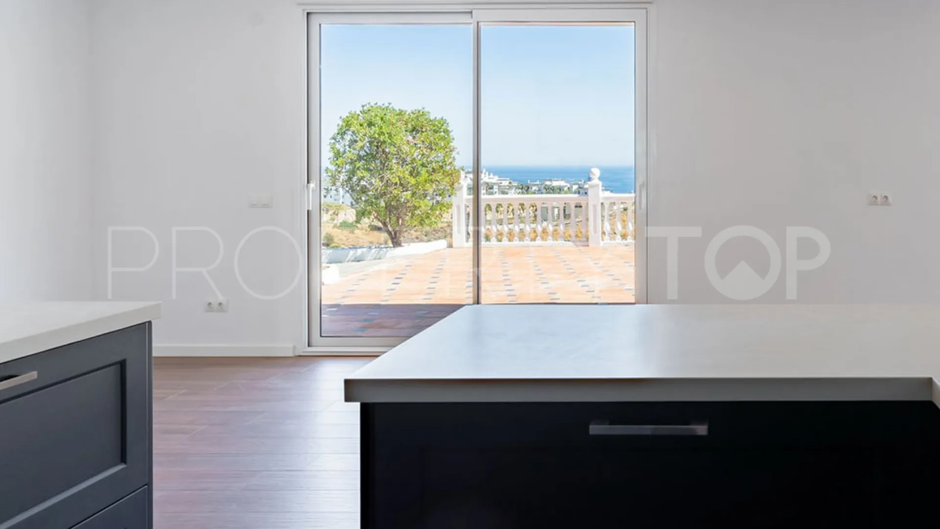 Se vende finca en Los Reales - Sierra Estepona de 5 dormitorios