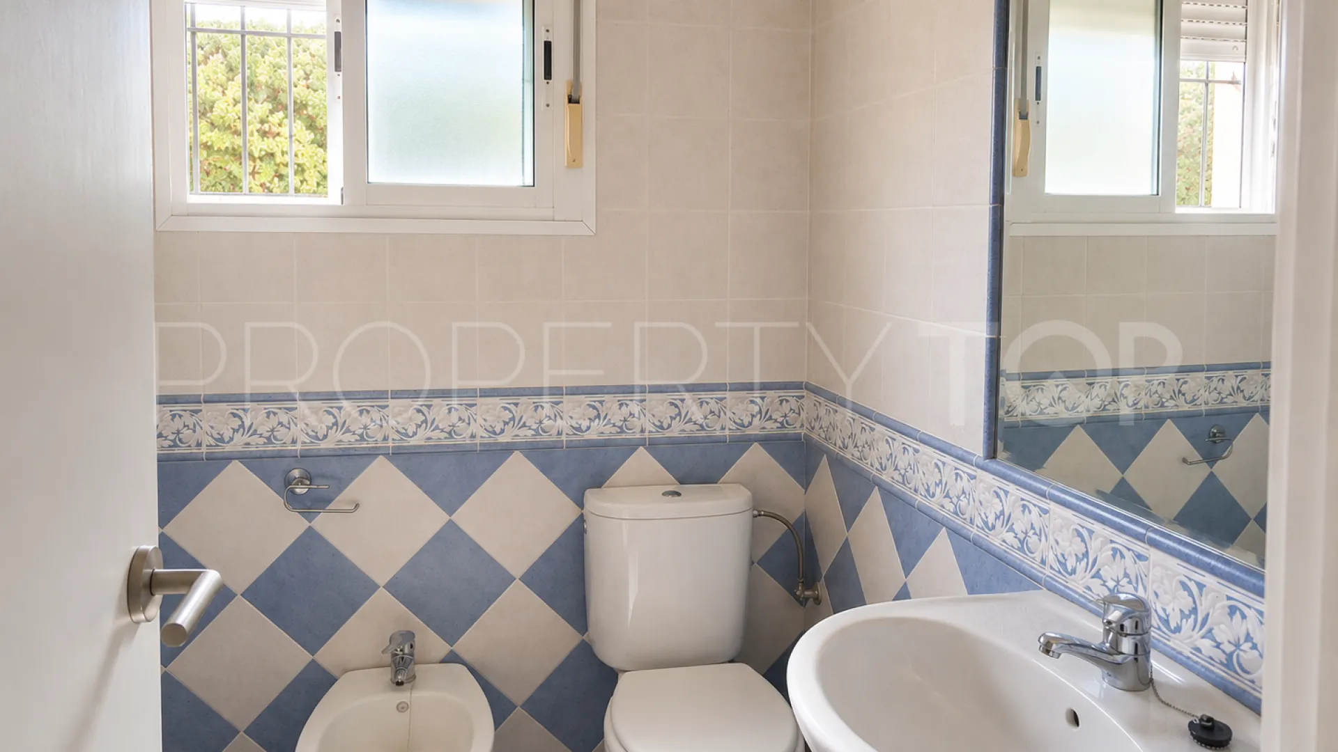 Se vende villa en Paraiso Medio