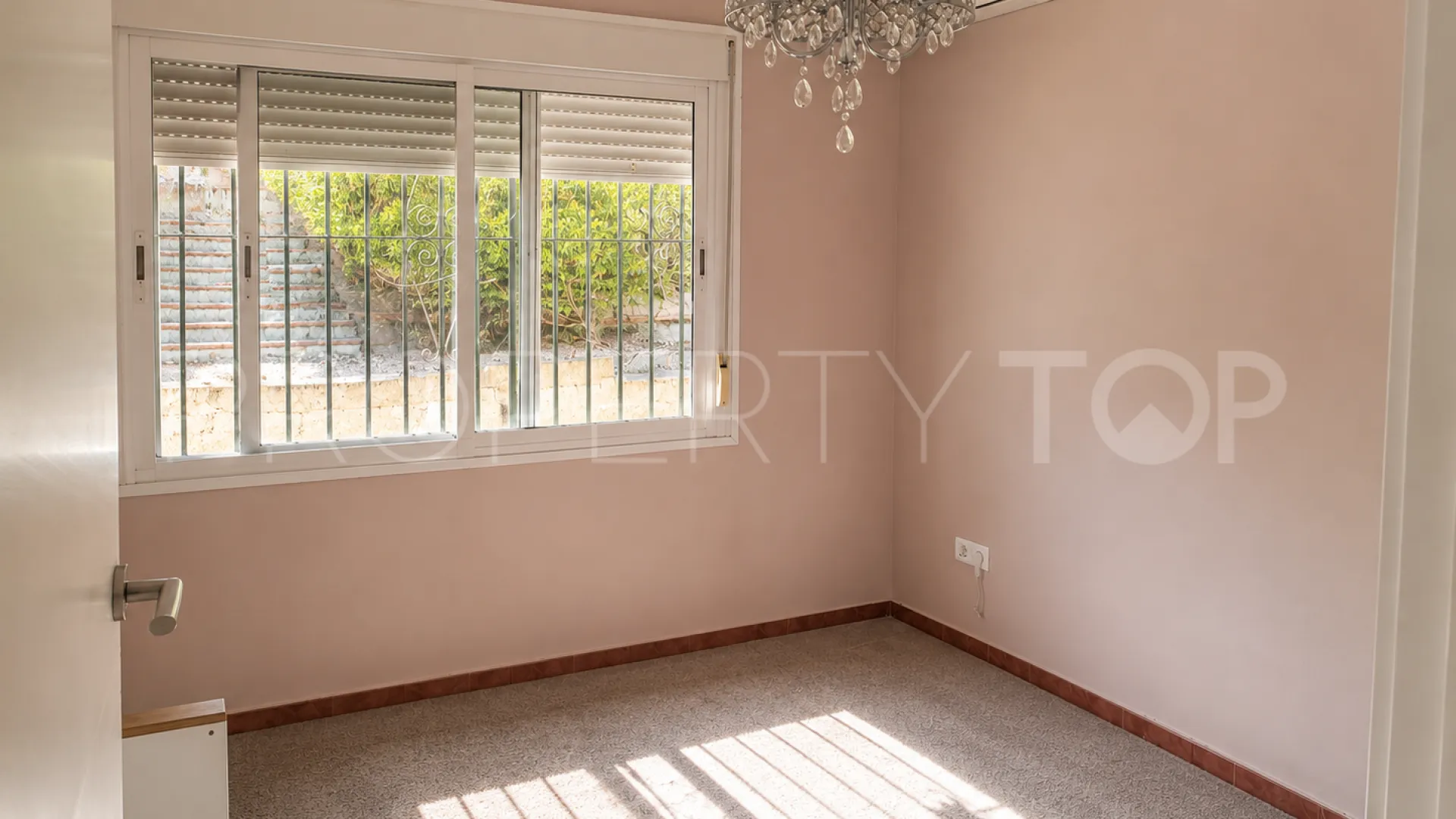 Se vende villa en Paraiso Medio