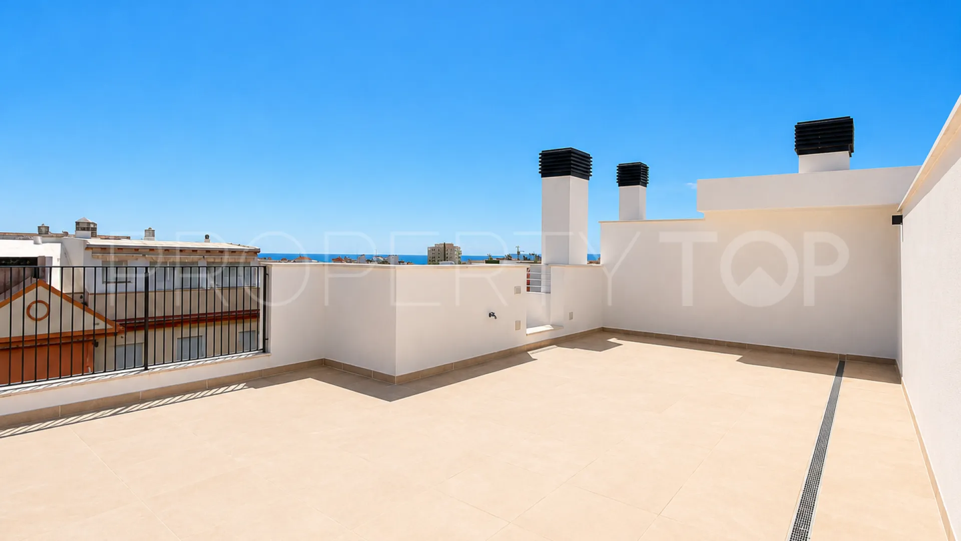 2 bedrooms duplex penthouse in Estepona Centre for sale