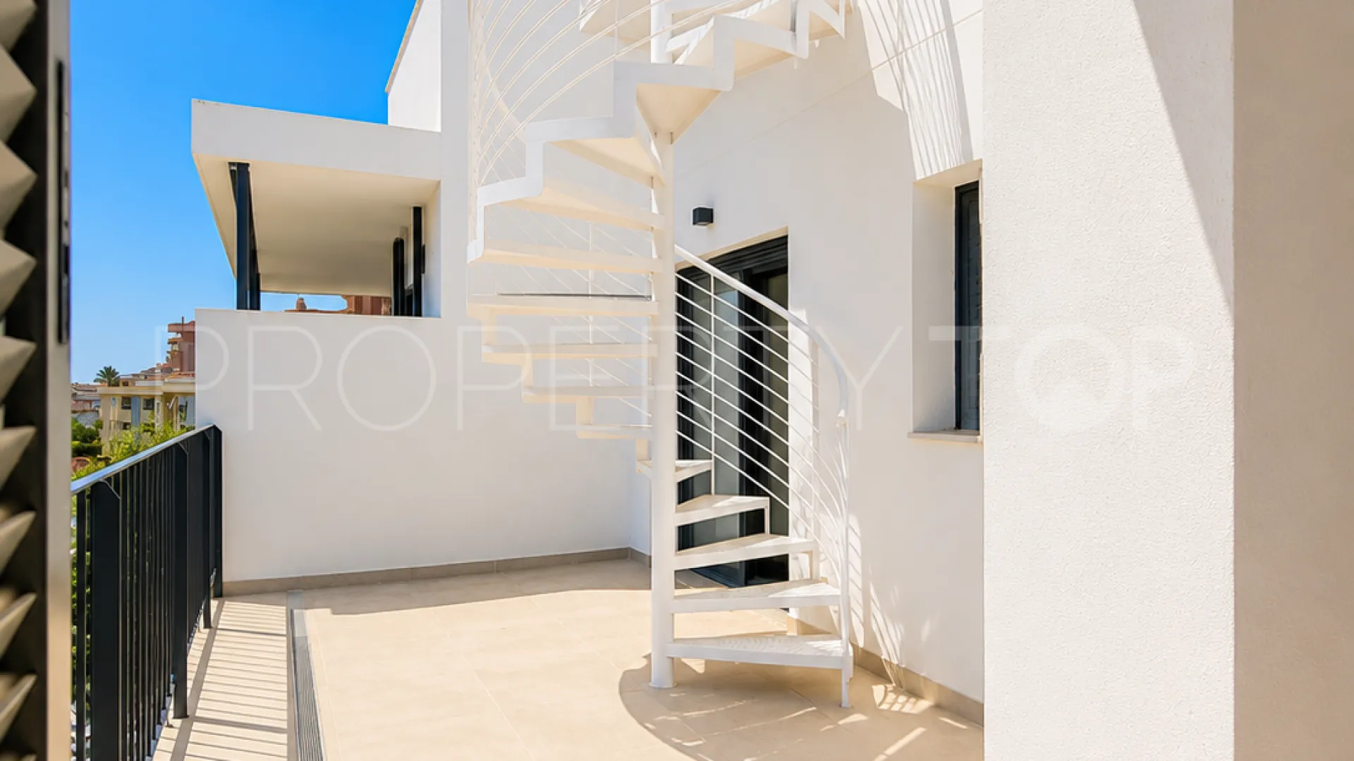 2 bedrooms duplex penthouse in Estepona Centre for sale