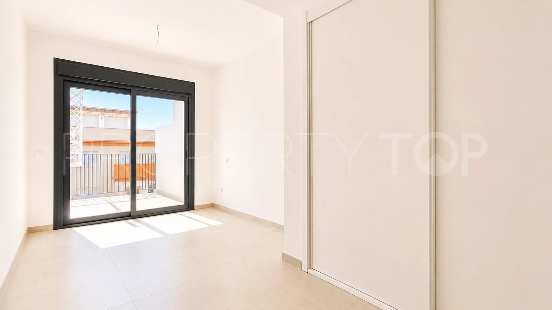 2 bedrooms duplex penthouse in Estepona Centre for sale