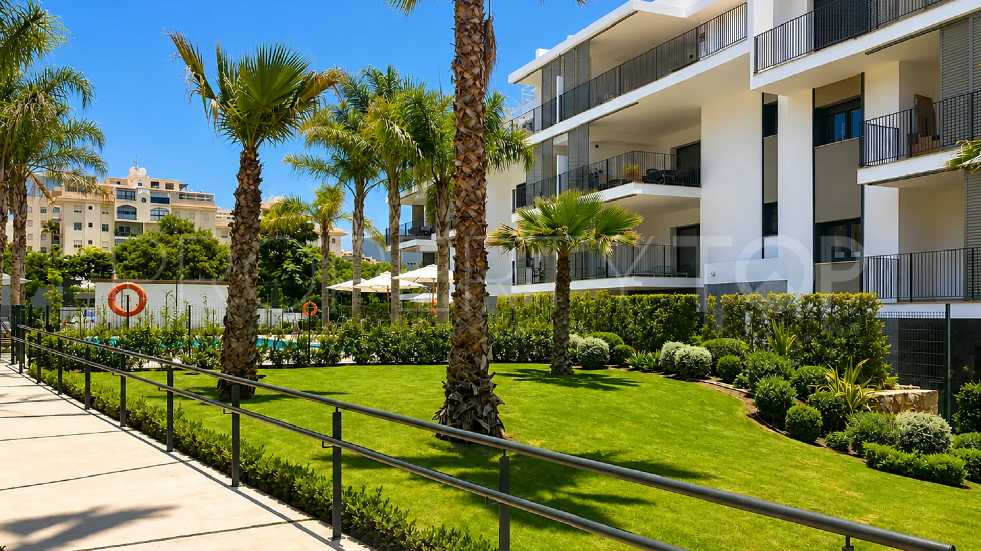 2 bedrooms duplex penthouse in Estepona Centre for sale