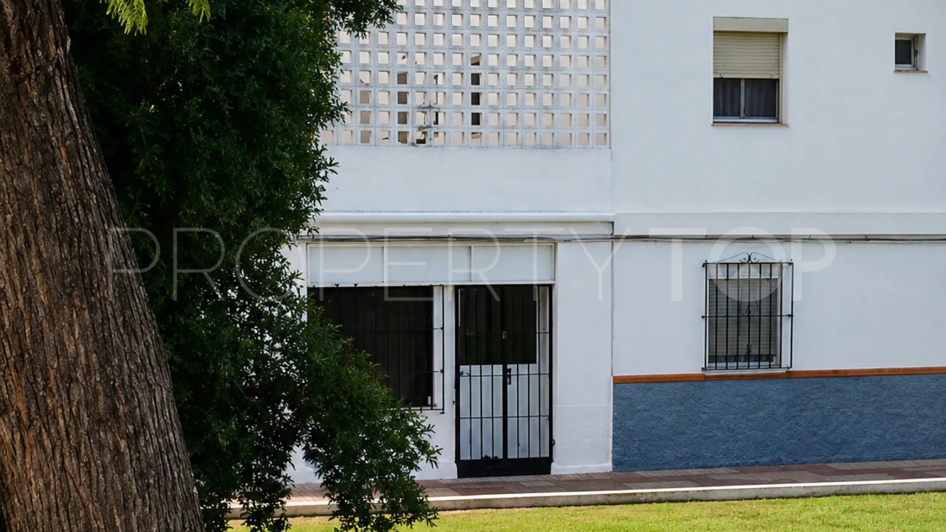 Nueva Andalucia, local comercial en venta