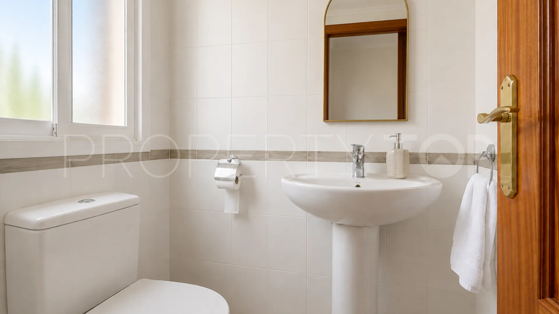 For sale town house in La Galera Park with 3 bedrooms
