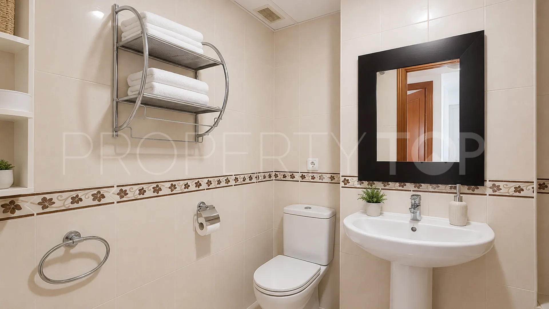 For sale town house in La Galera Park with 3 bedrooms