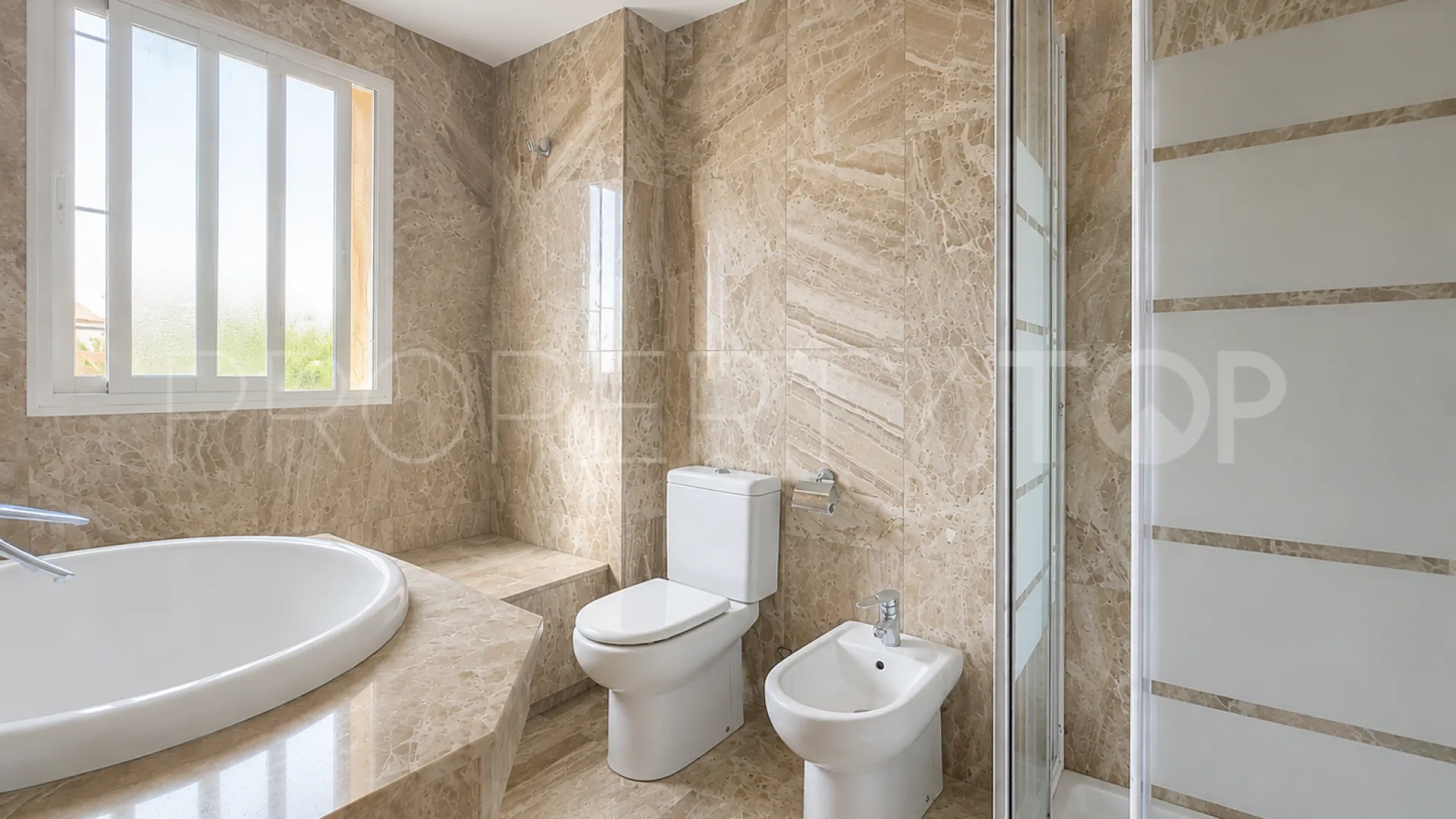 For sale town house in La Galera Park with 3 bedrooms