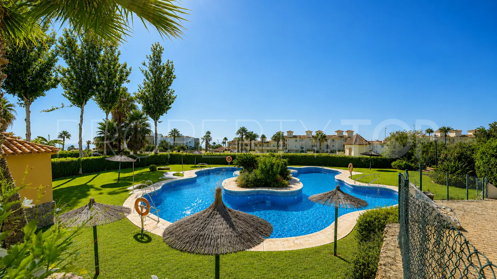 For sale town house in La Galera Park with 3 bedrooms