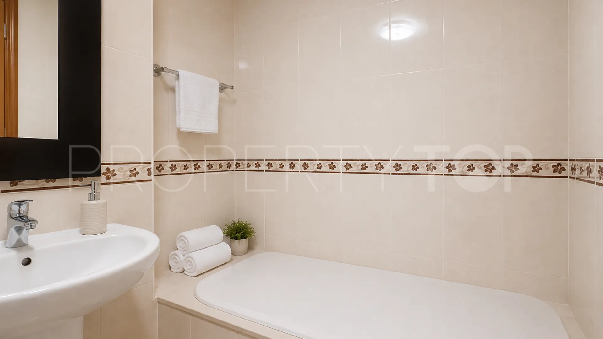 For sale town house in La Galera Park with 3 bedrooms