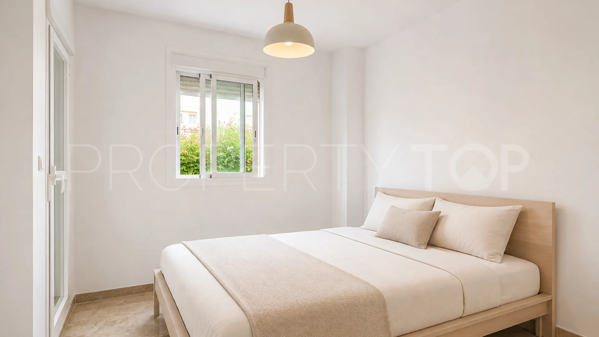 For sale town house in La Galera Park with 3 bedrooms