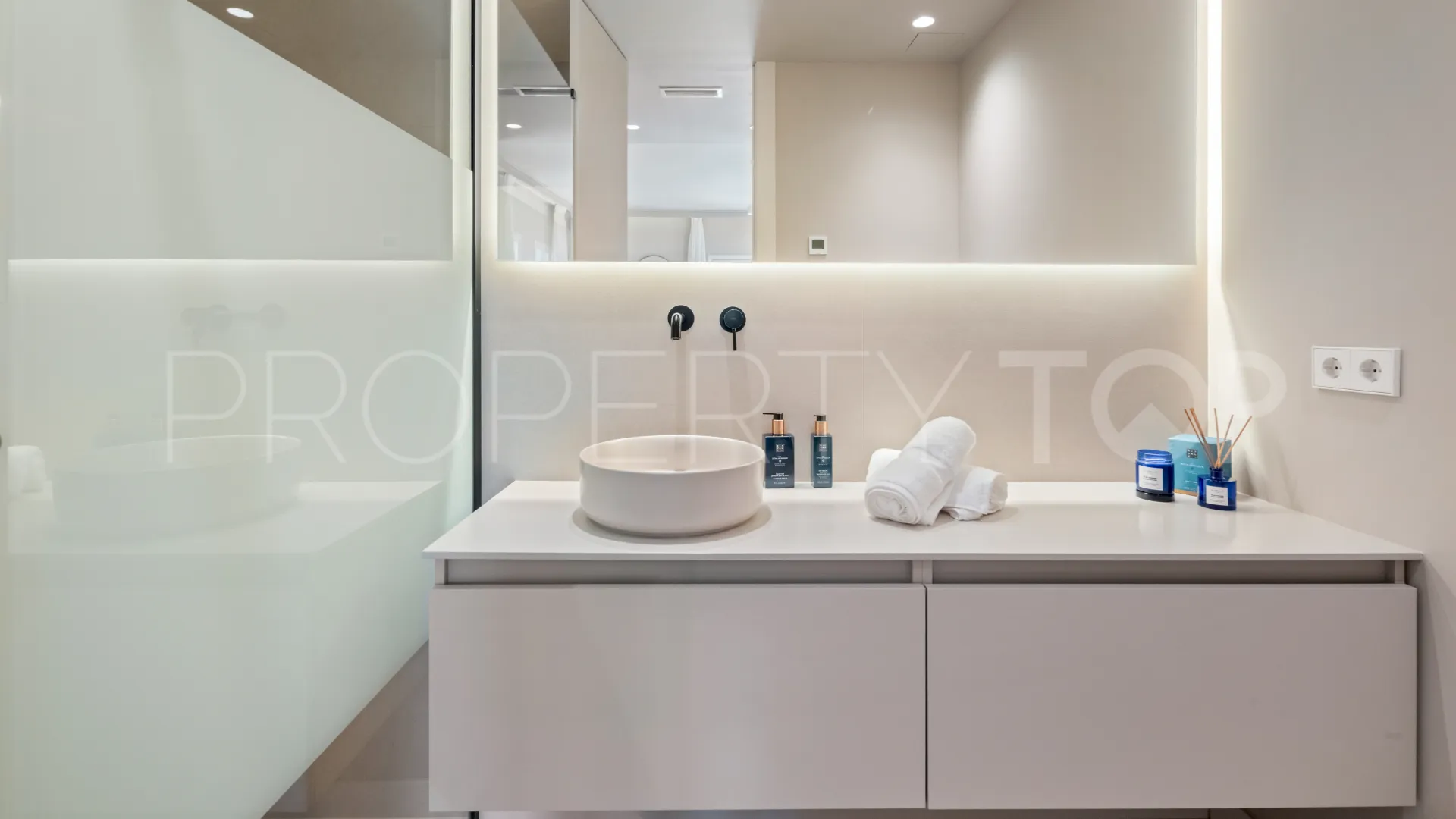 Se vende apartamento con 3 dormitorios en La Quinta