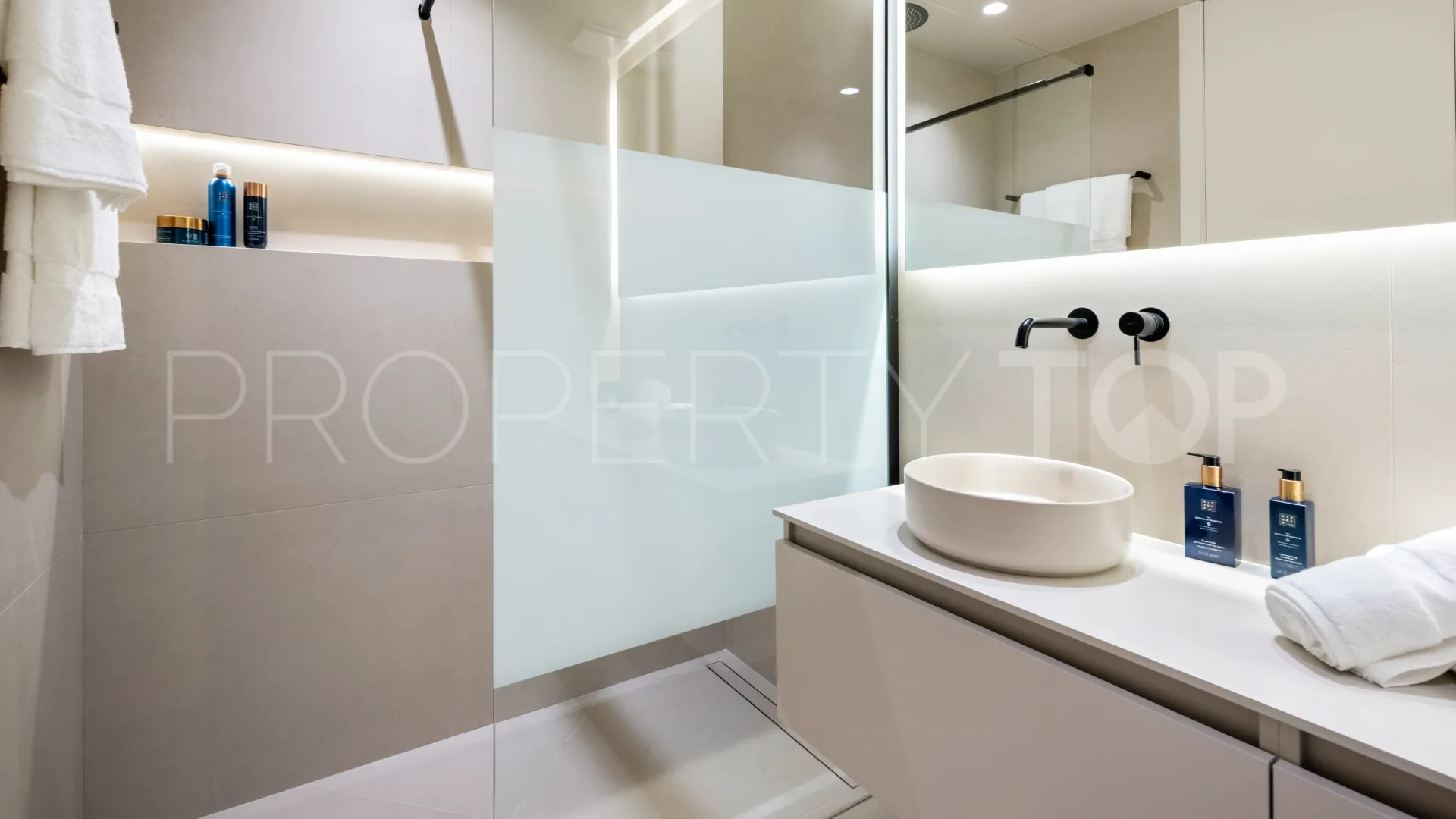 Se vende apartamento con 3 dormitorios en La Quinta