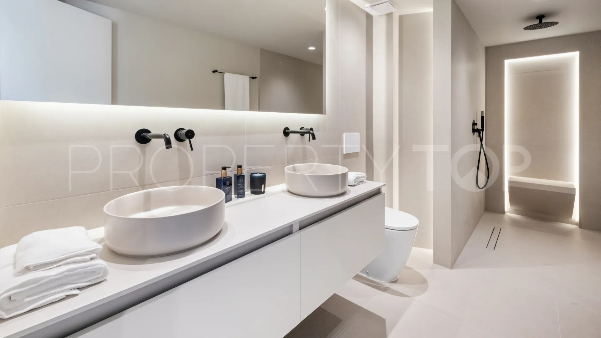 Se vende apartamento con 3 dormitorios en La Quinta