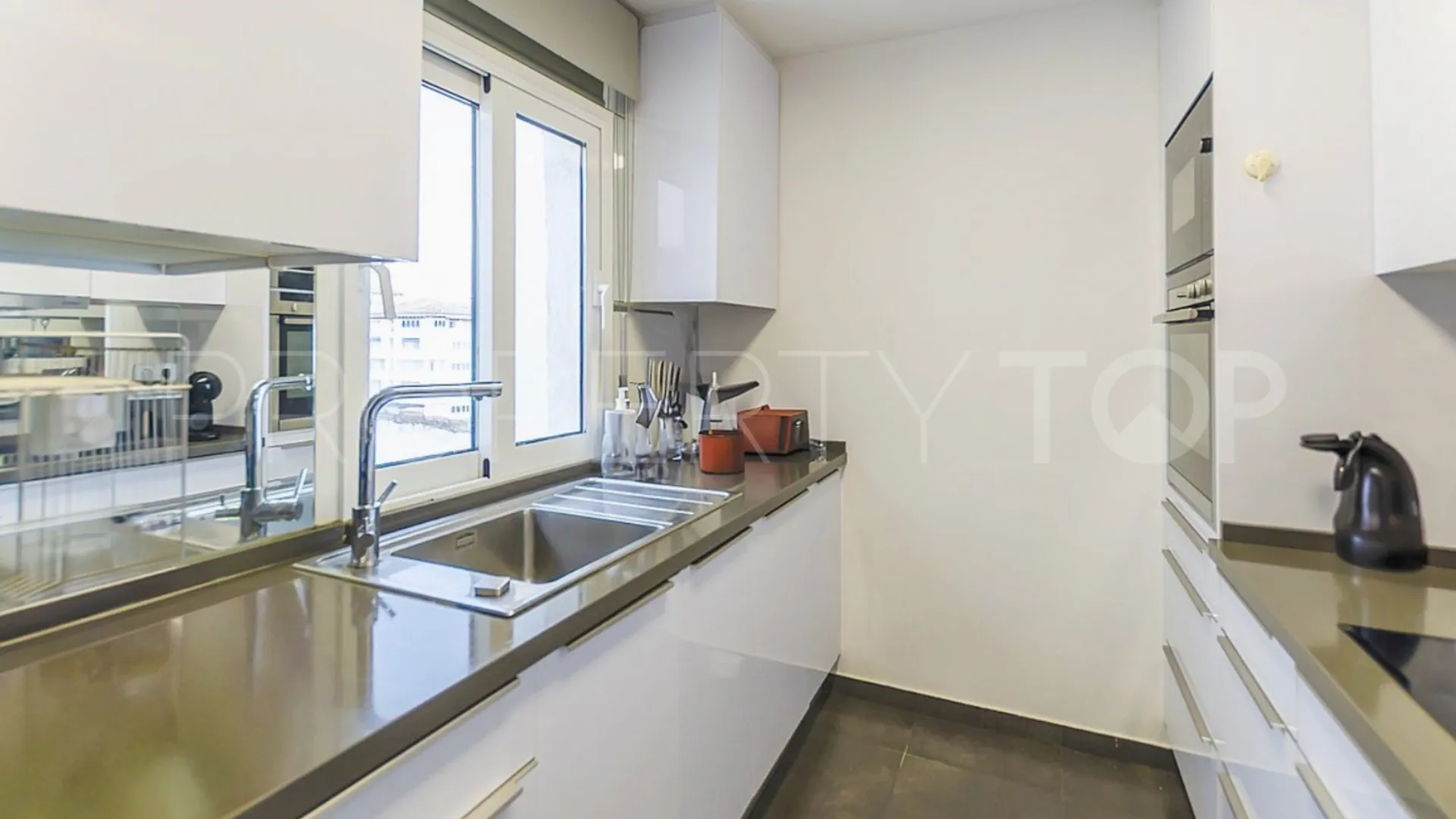 Ático en venta de 3 dormitorios en Marbella - Puerto Banus
