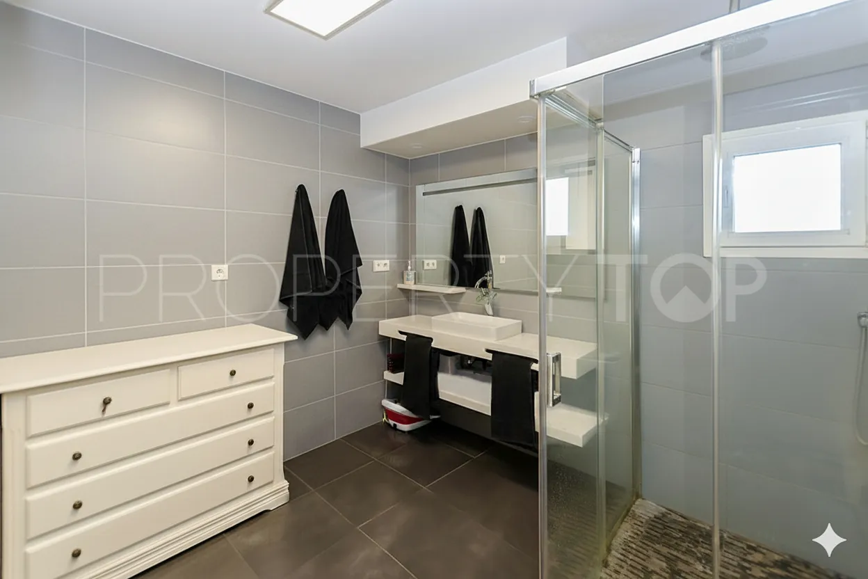 Ático en venta de 3 dormitorios en Marbella - Puerto Banus