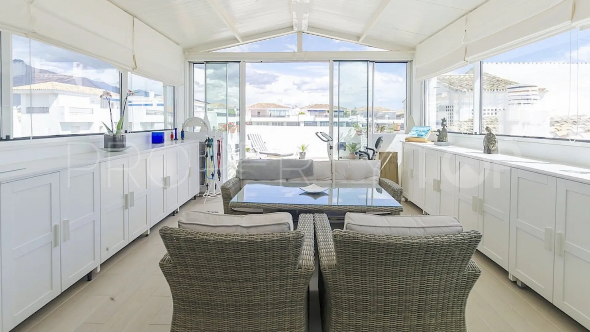 Ático en venta de 3 dormitorios en Marbella - Puerto Banus