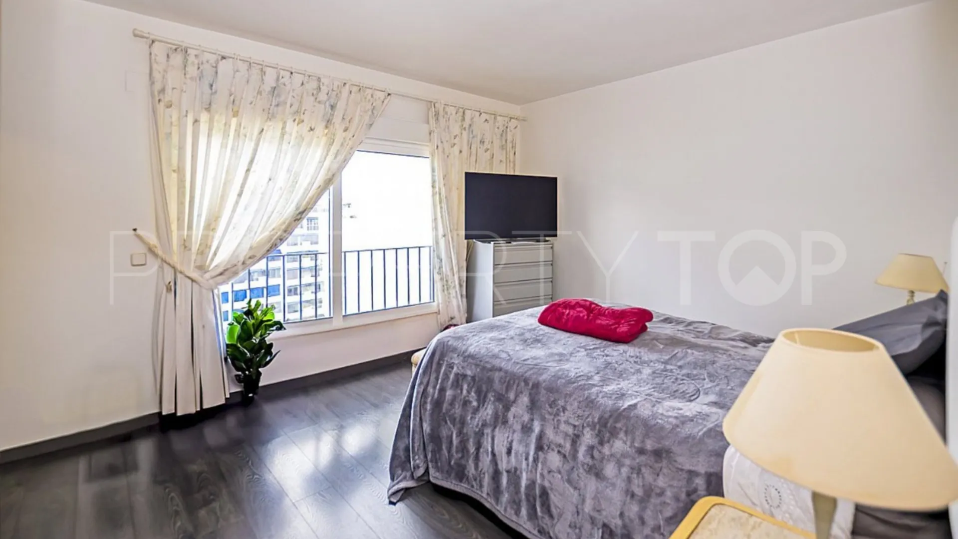 Ático en venta de 3 dormitorios en Marbella - Puerto Banus