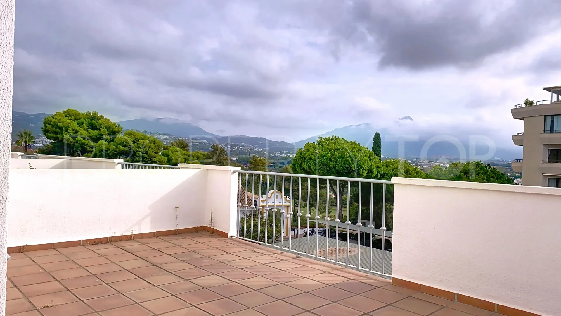 Se vende adosado en Atalaya Golf con 3 dormitorios