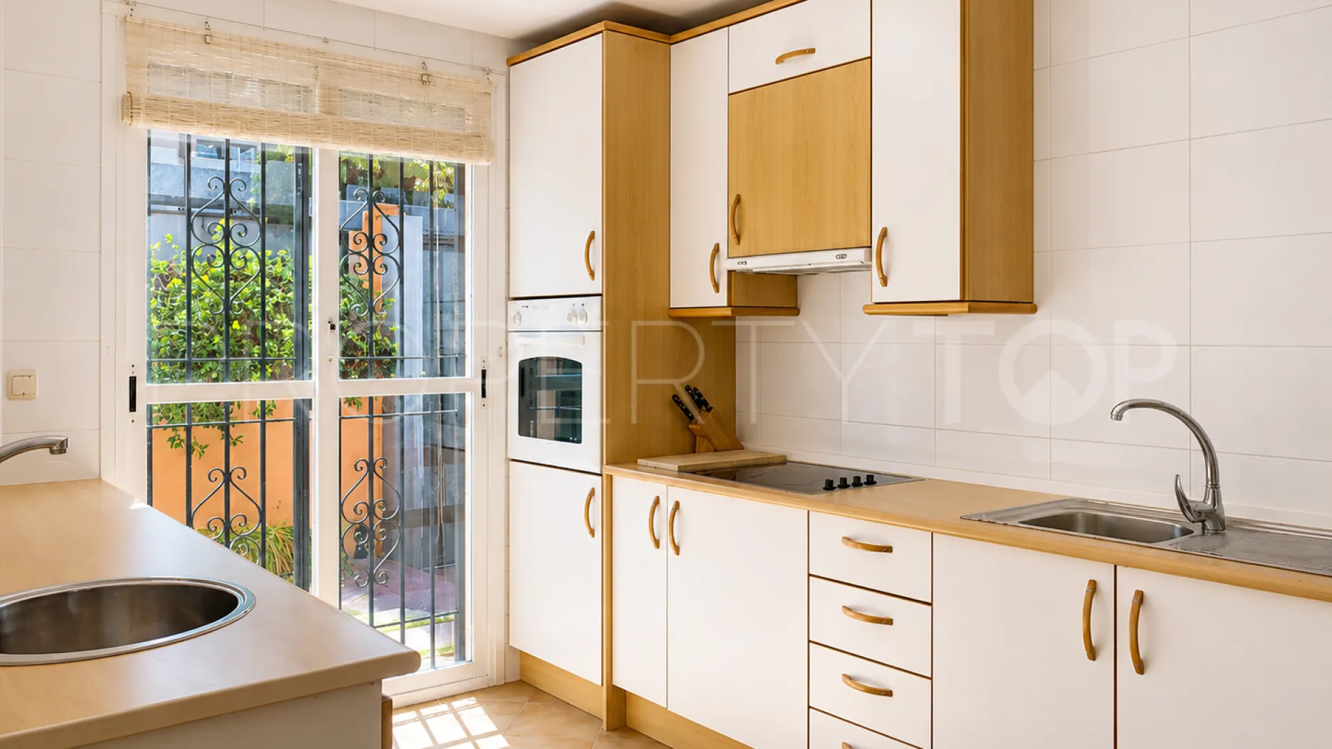 4 bedrooms semi detached house for sale in Guadalmina Alta