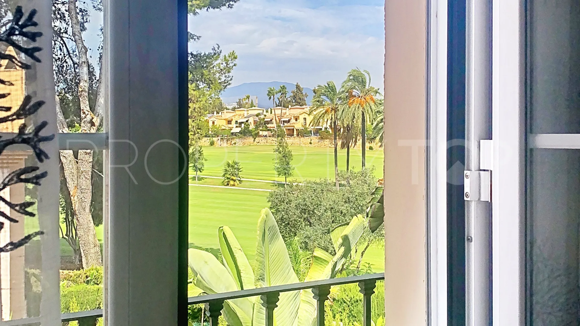 4 bedrooms semi detached house for sale in Guadalmina Alta