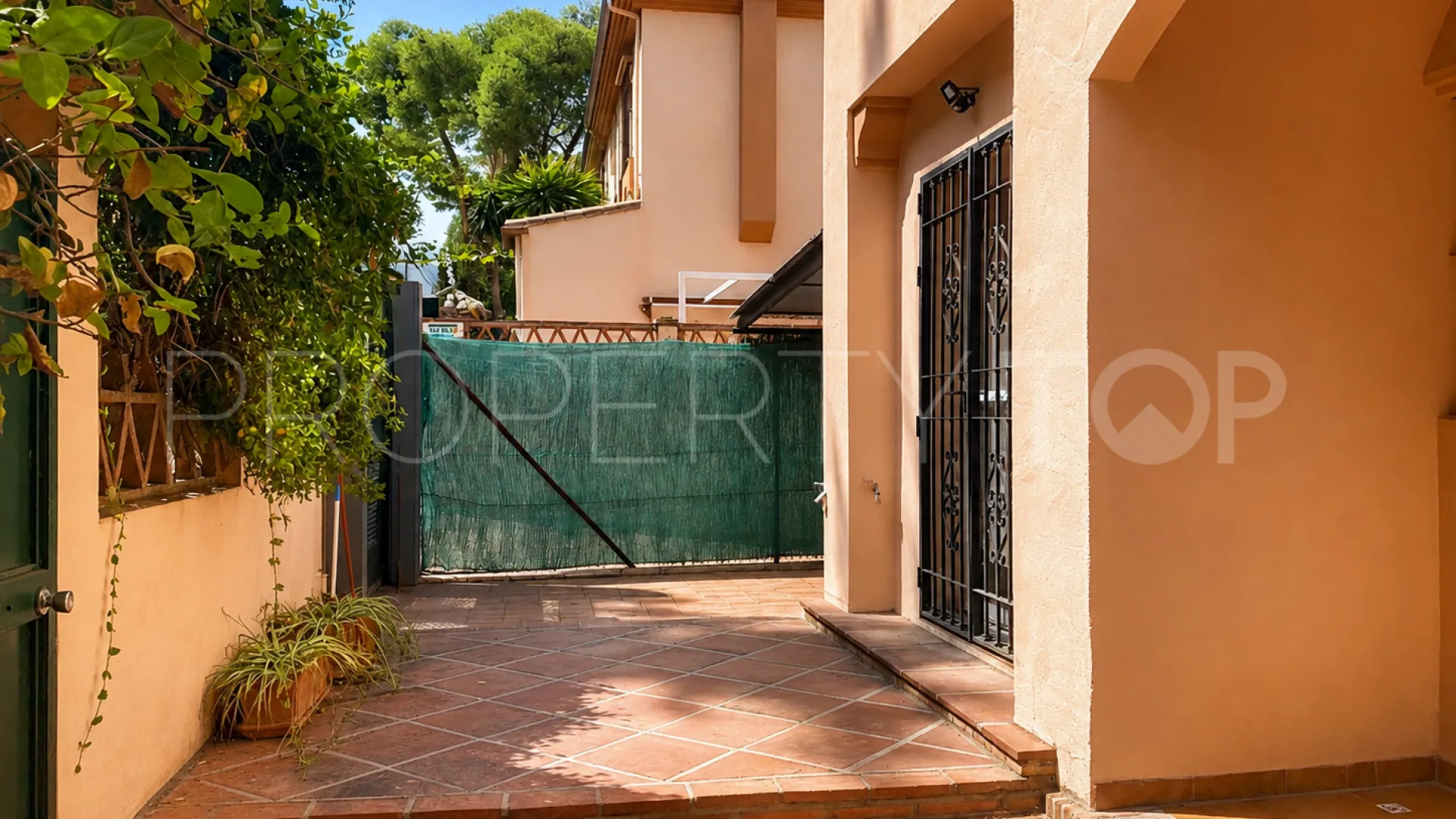 4 bedrooms semi detached house for sale in Guadalmina Alta