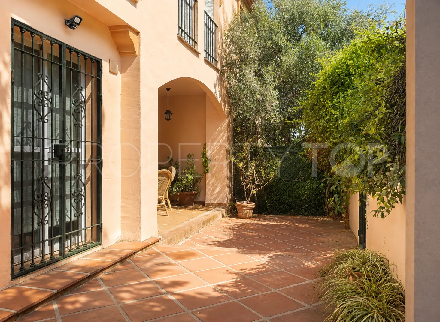 4 bedrooms semi detached house for sale in Guadalmina Alta