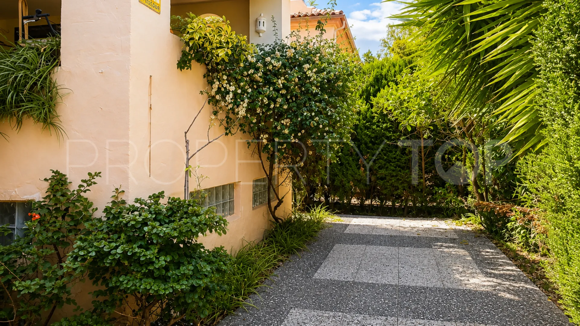 4 bedrooms semi detached house for sale in Guadalmina Alta
