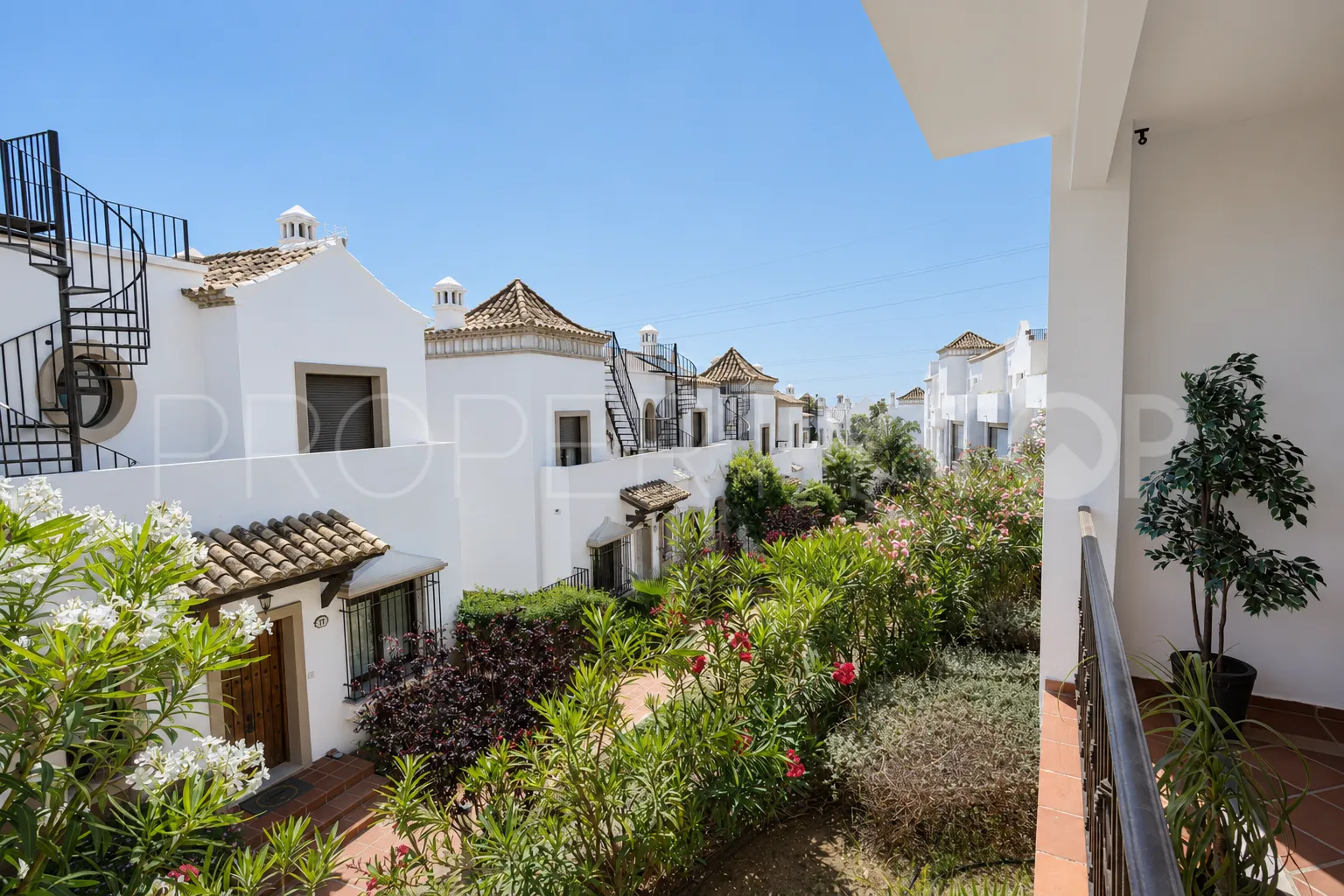 Adosado en venta con 3 dormitorios en Estepona Oeste