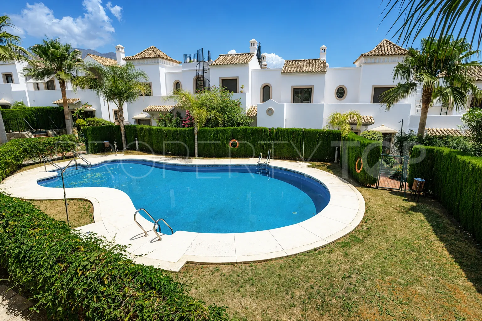 Adosado en venta con 3 dormitorios en Estepona Oeste