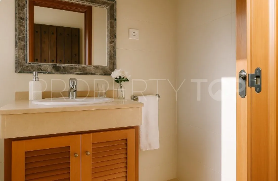 Adosado en venta con 3 dormitorios en Estepona Oeste