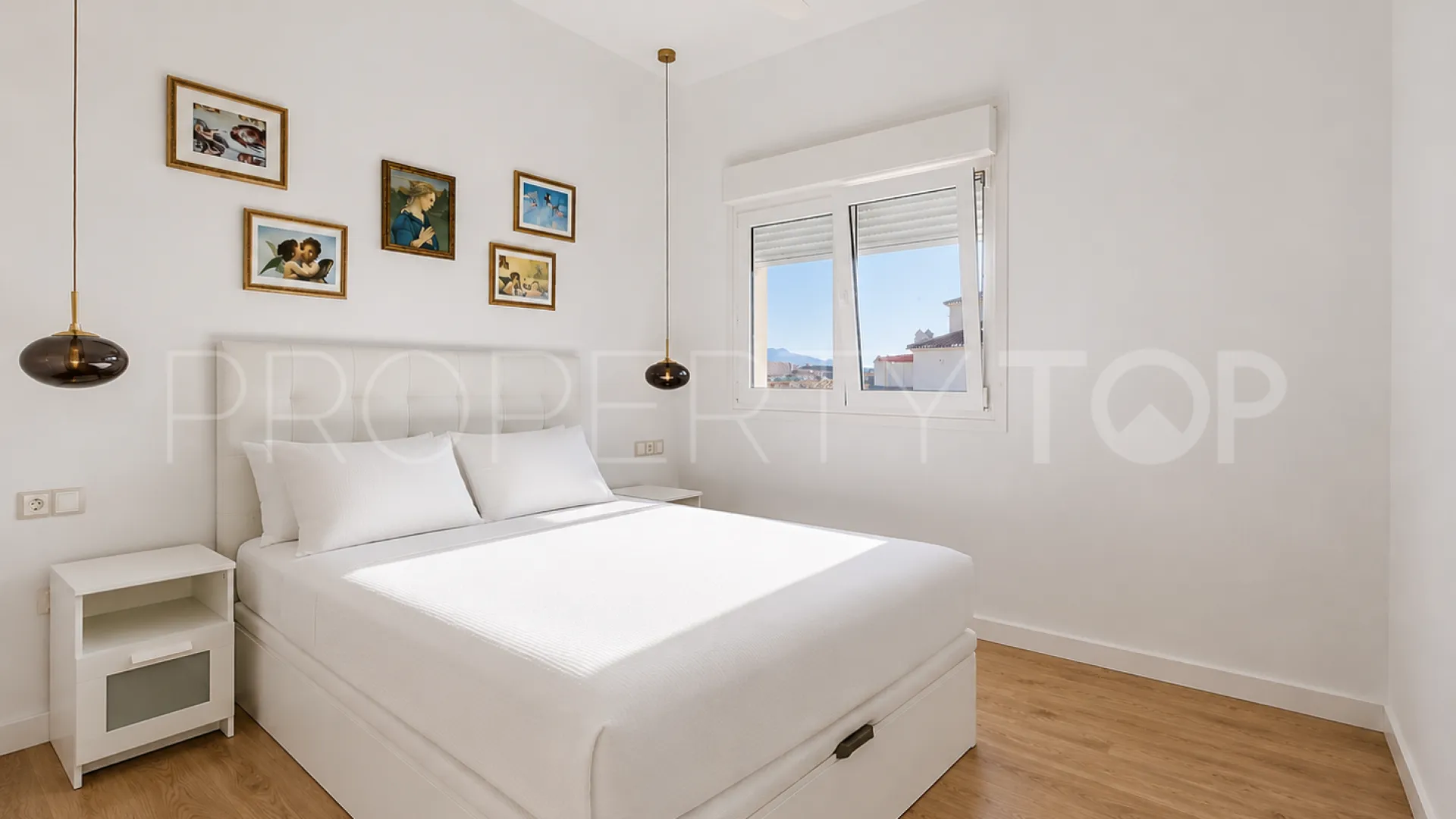 For sale Estepona Centre 2 bedrooms penthouse