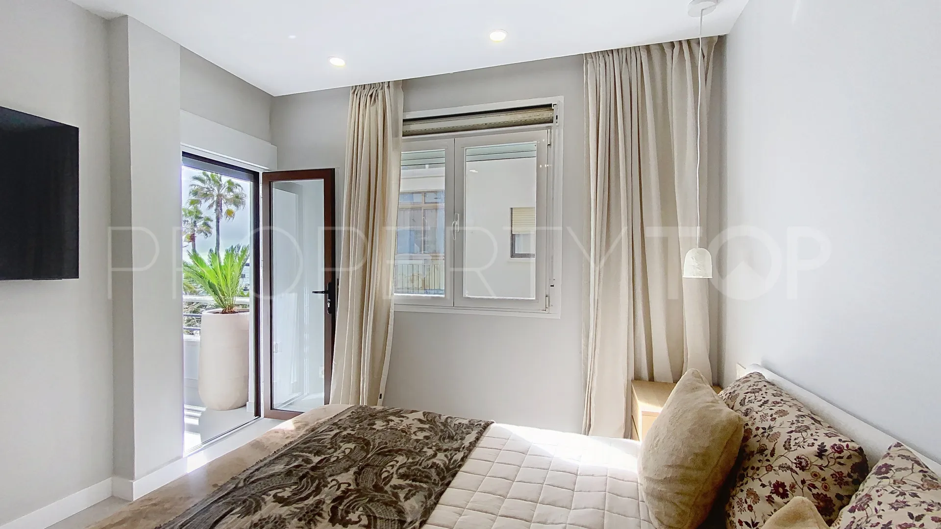 For sale apartment in Estepona Centre