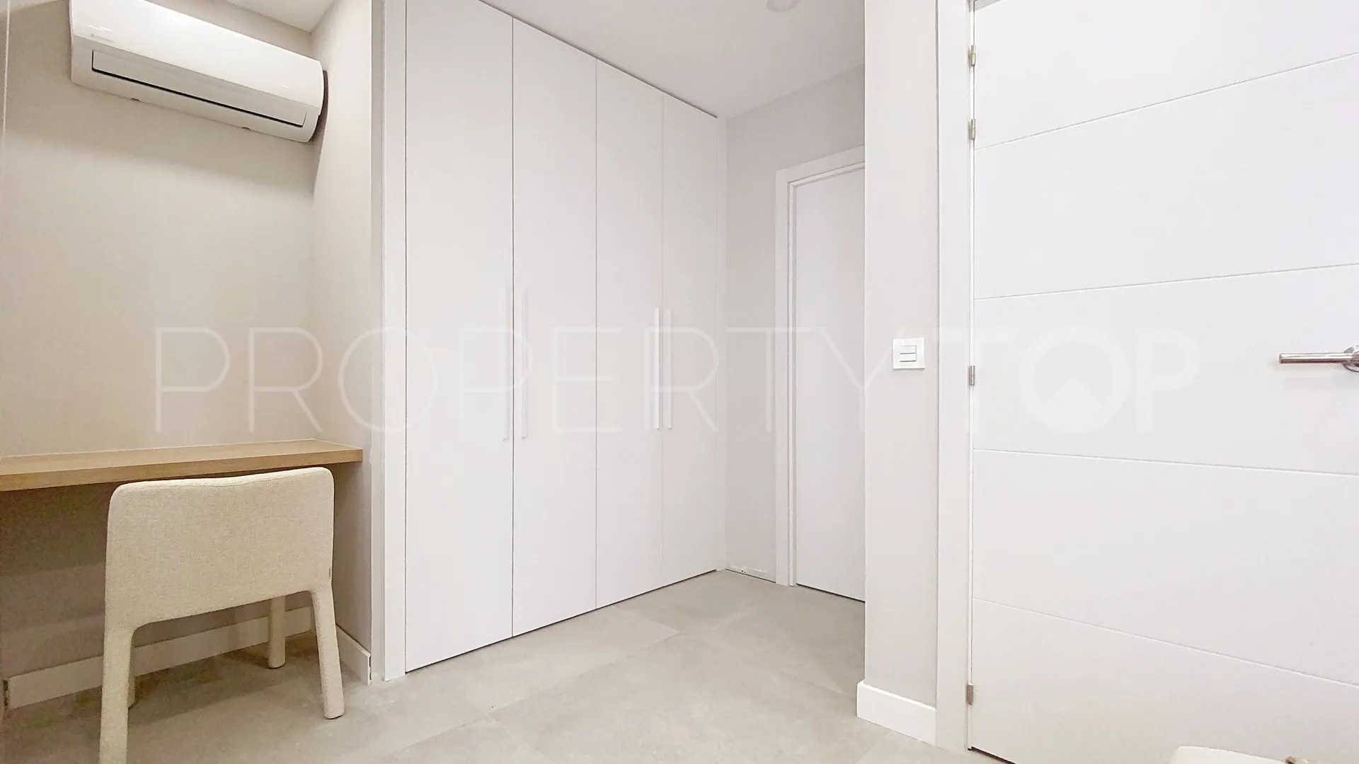 For sale apartment in Estepona Centre