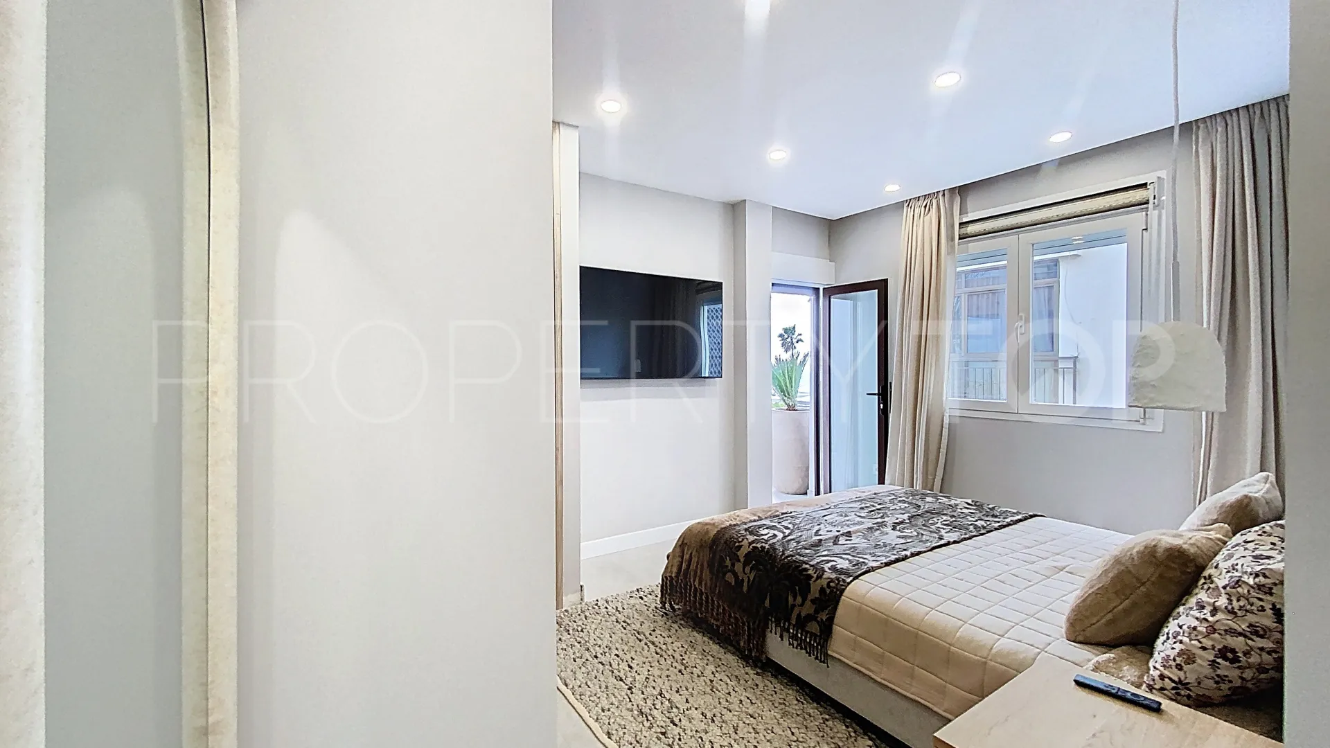 For sale apartment in Estepona Centre
