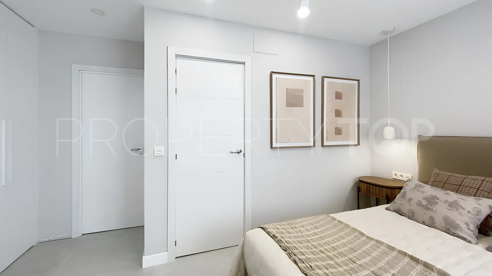 For sale apartment in Estepona Centre