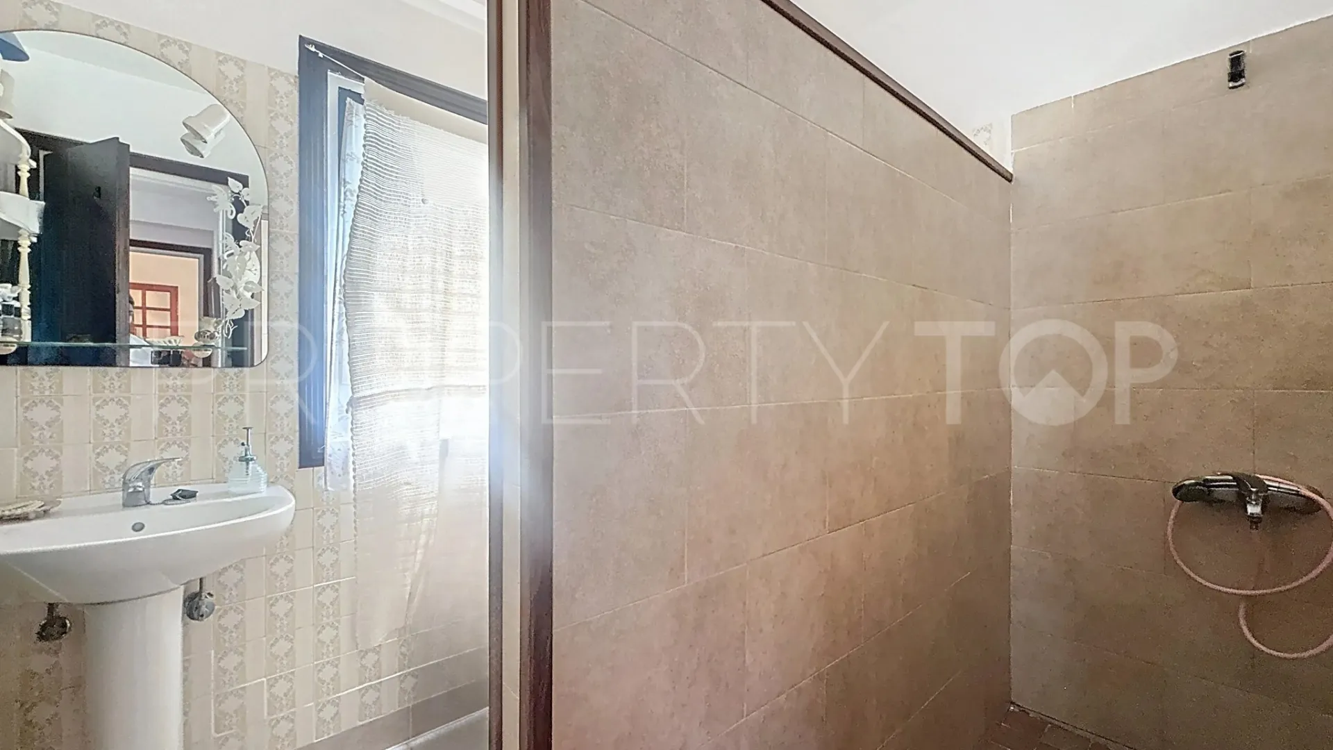 Se vende apartamento en Estepona Puerto con 3 dormitorios