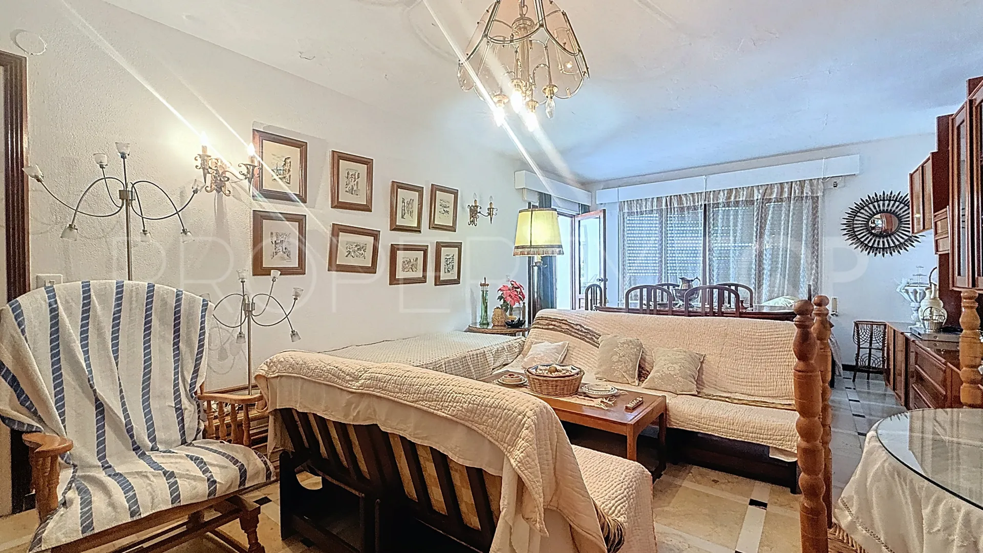 Se vende apartamento en Estepona Puerto con 3 dormitorios
