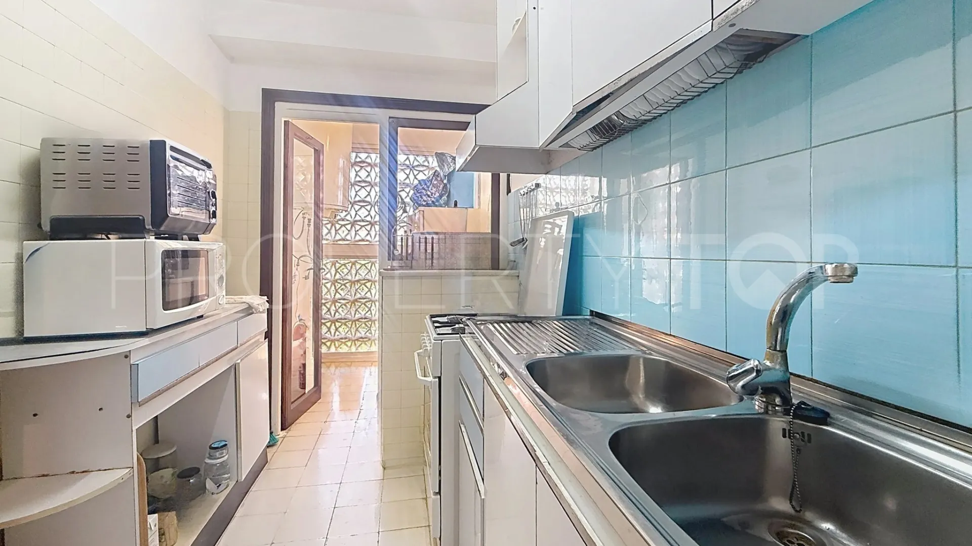 Se vende apartamento en Estepona Puerto con 3 dormitorios