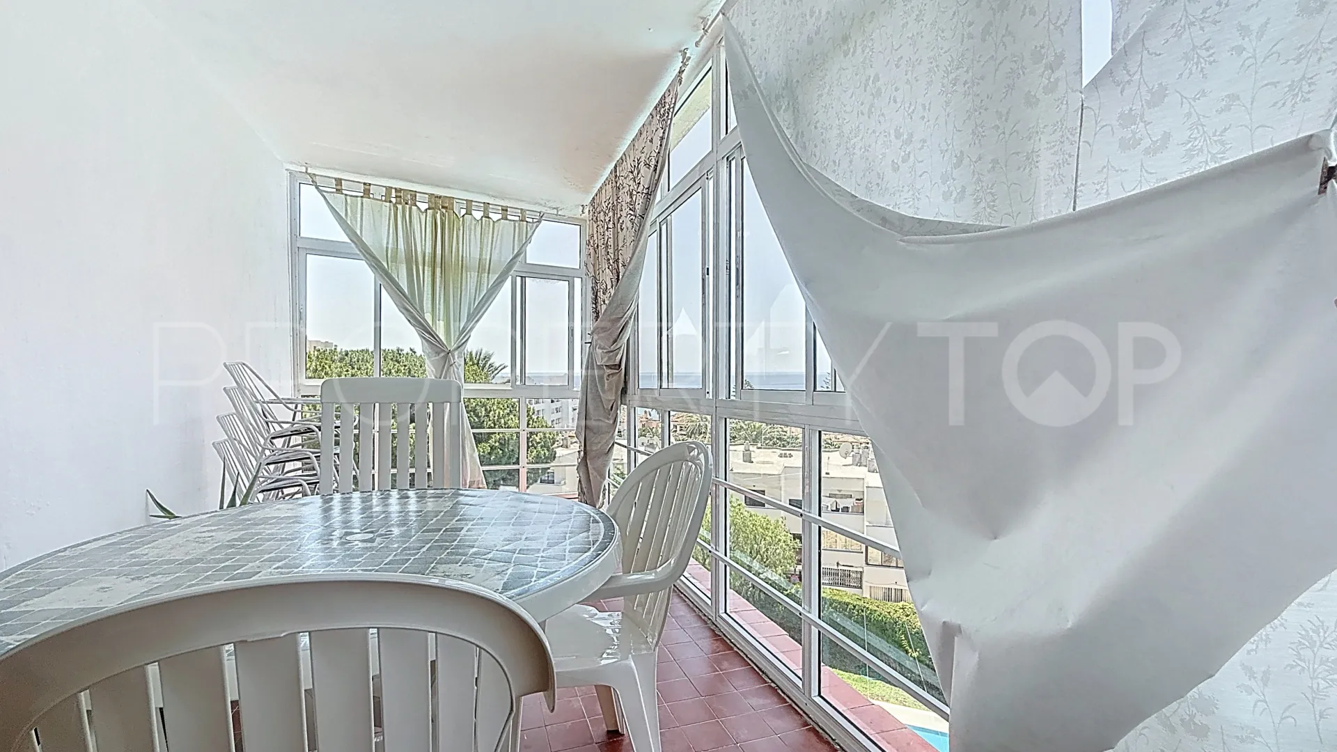 Se vende apartamento en Estepona Puerto con 3 dormitorios