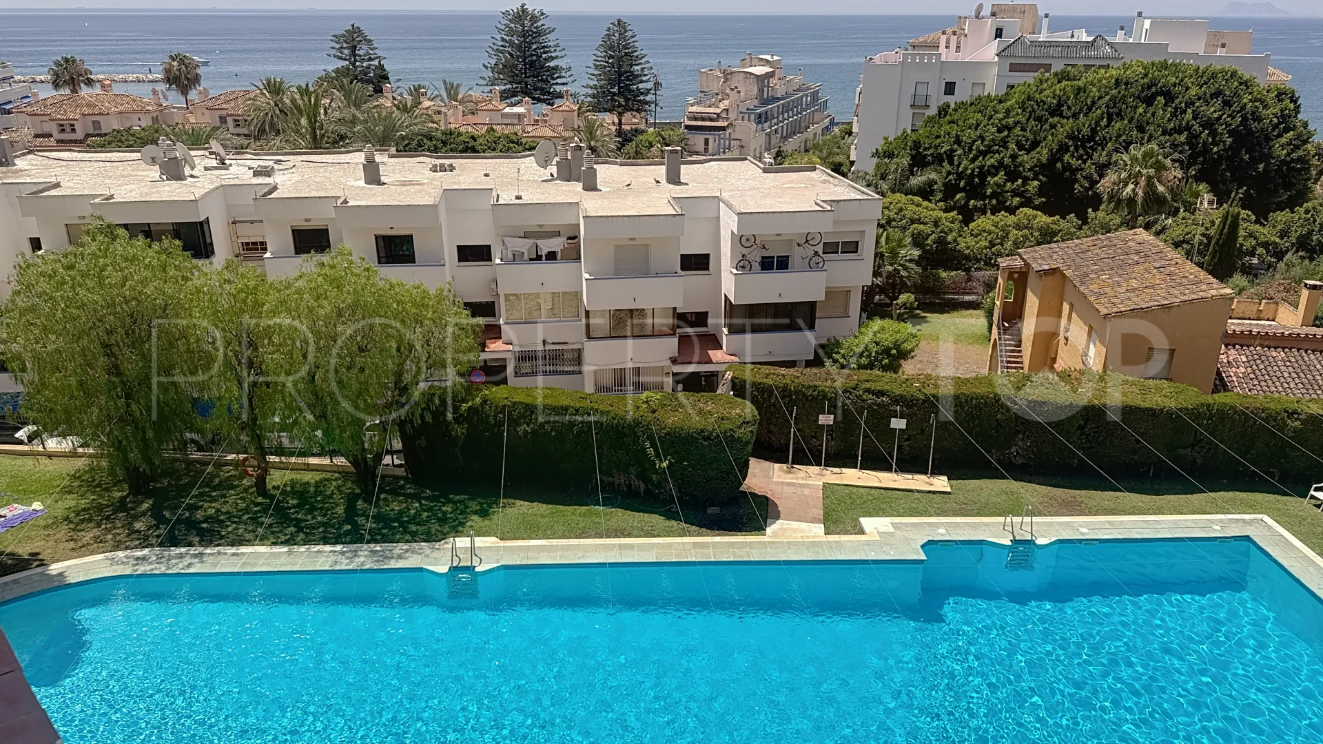 Se vende apartamento en Estepona Puerto con 3 dormitorios