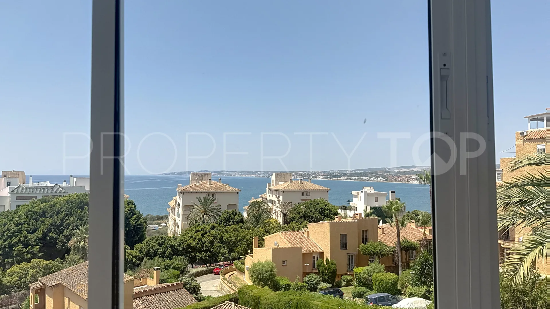 Se vende apartamento en Estepona Puerto con 3 dormitorios