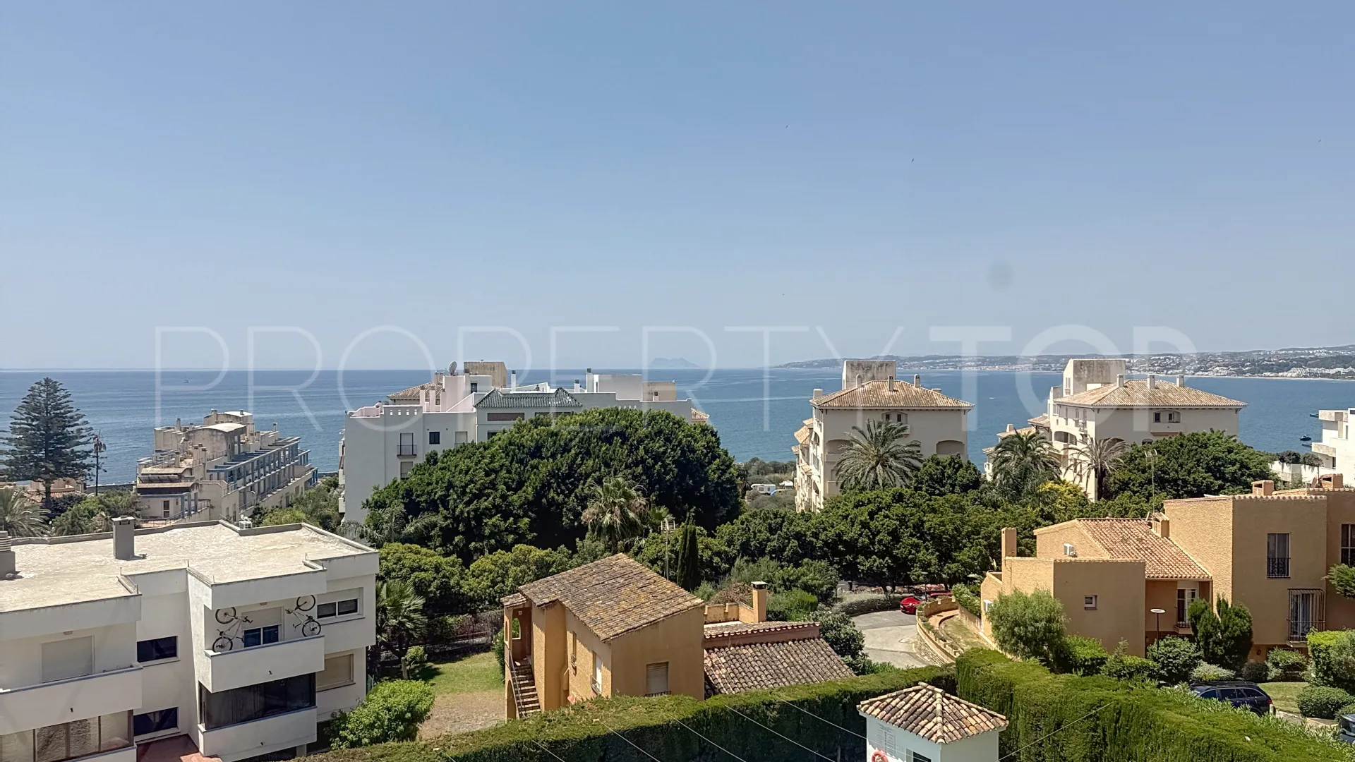 Se vende apartamento en Estepona Puerto con 3 dormitorios